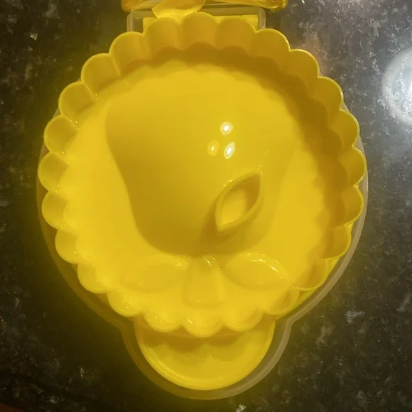 NWT Tovolo Yellow Petite Pear Pie Mold - Picture 4 of 5